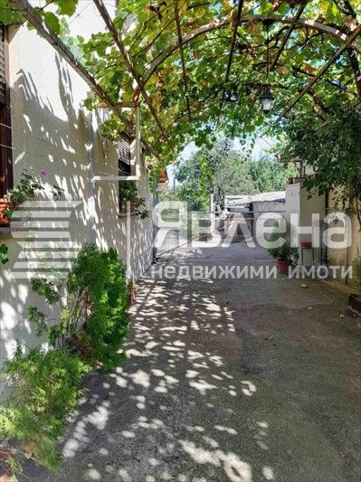 Продава се Къща в Стралджа - 200 кв.м за 1235 €/кв.м - Снимка #1