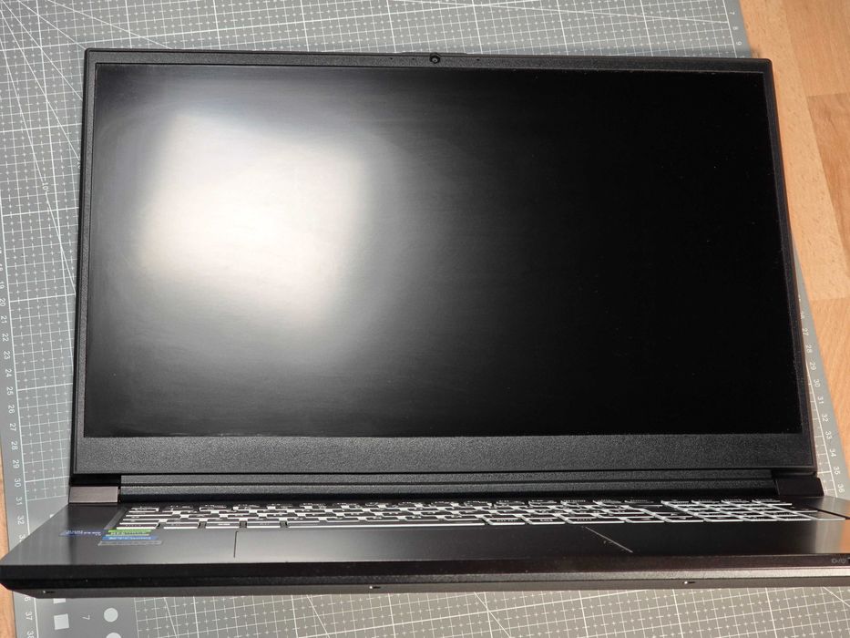 Laptop i7-13700H / RTX 3050 / 32GB RAM / 1TB NVMe Clevo PC Specialist NP70RNJS – 17 inch –
