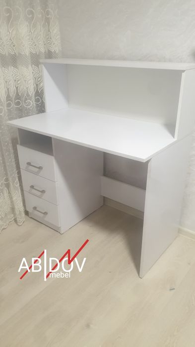 Универсальный стол школьника от производителя по низкой цене