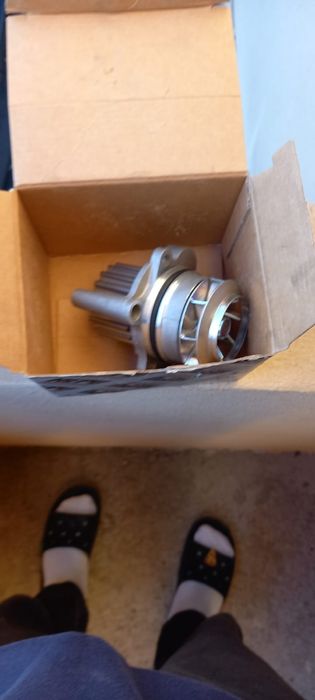 Vand kit distributie + pompa apa nemontate ,noi