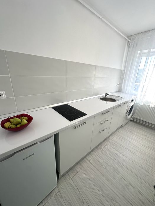 Regim hotelier. Ap. 3 camere decomandat, lux, Panini/BT