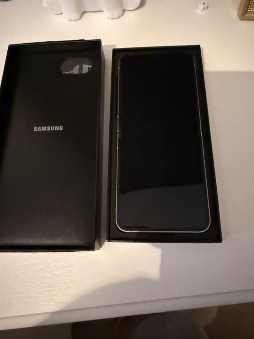 Samsung Galaxy Z Flip6