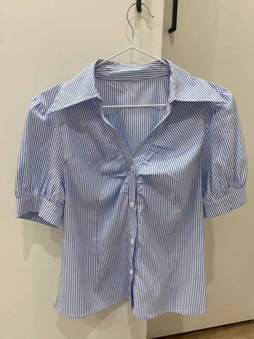 Голубая рубашка в полоску