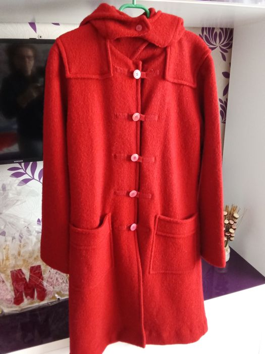 Palton damă roșu.