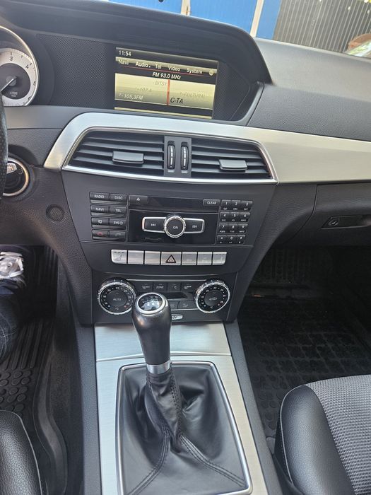 Vând Mercedes C220