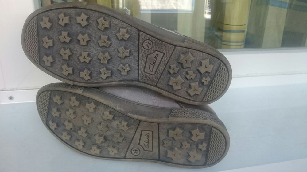 Детски обувки Clarks много запазени - нова цена