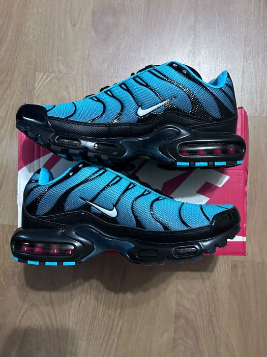 Adidas Nike  TN