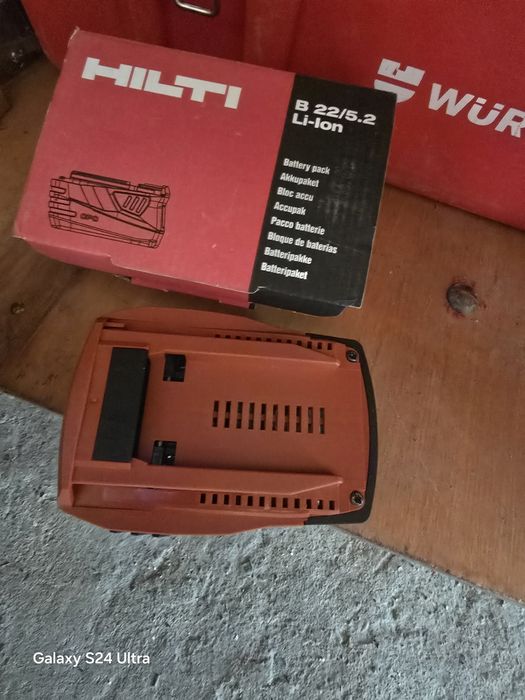 Vând 4 baterii hilti +încărcător