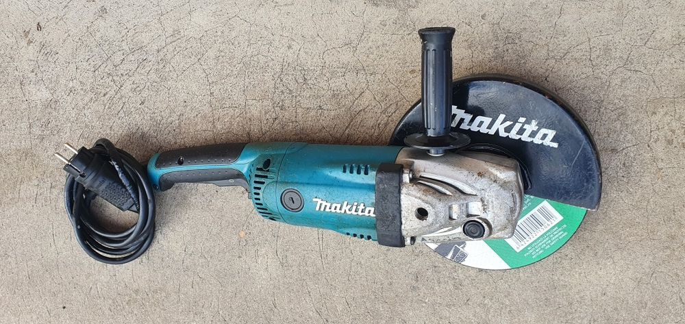 Flex makita 2200w. Model GA9020 S.