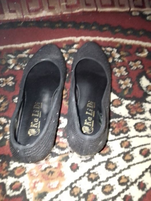 Tufli sotaman 37razmer 1marta kiyilgan