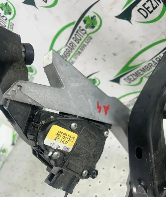 Pod pedalier 8E1721117D Audi A4 2004 2.5 TDI multitronic (163 hp)