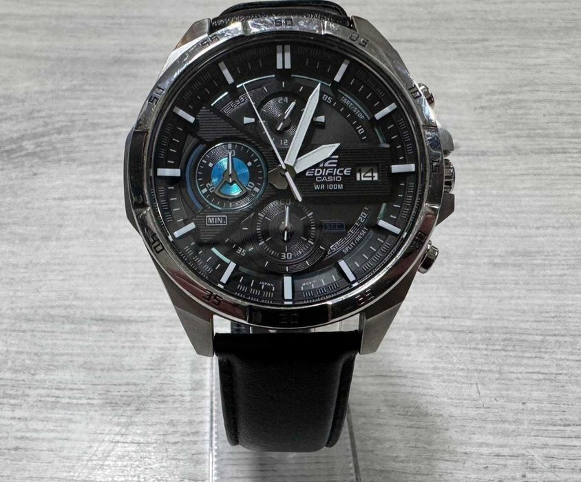 СПЕШНО НОВ Часовник Casio Edifice EFR-556L-1AVUEF