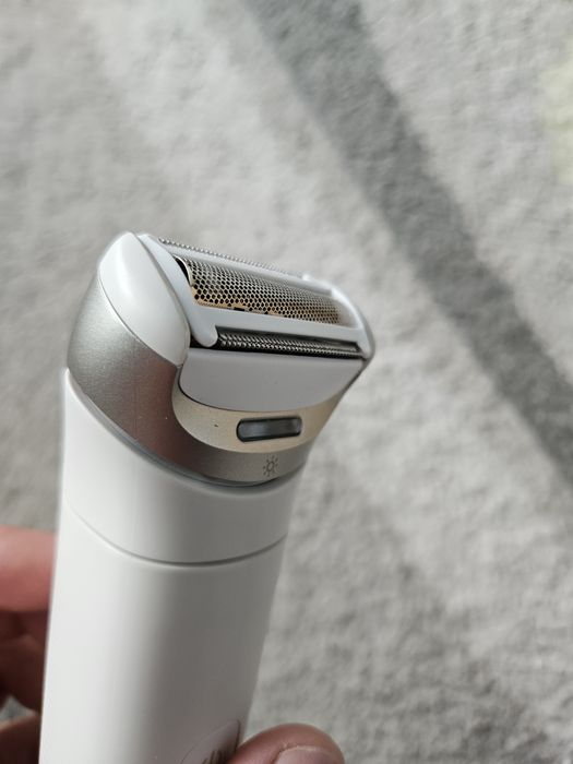 Електрическа самобръсначка за жени PHILIPS, Серия 8000, За мокро и сухо ползване