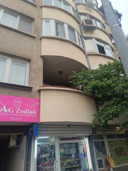 Продава се Тристаен апартамент в Стара Загора, Център - 91 кв.м за 879 €/кв.м - Снимка #2