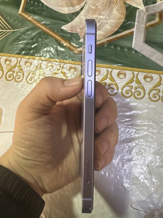 Iphone 12 продается