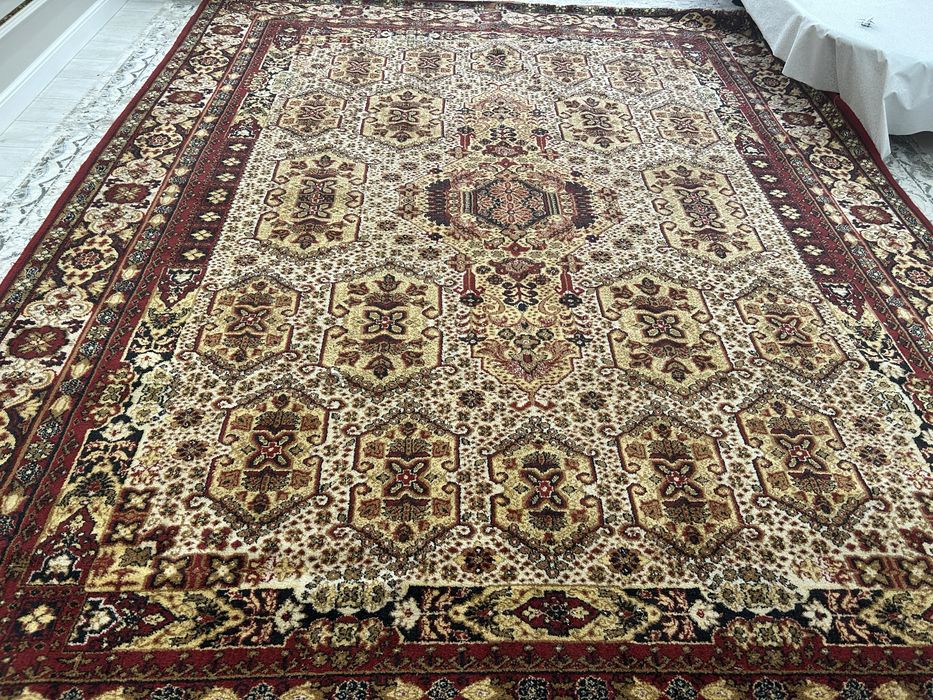 Шенстяной ковер. Размер 3*4 .