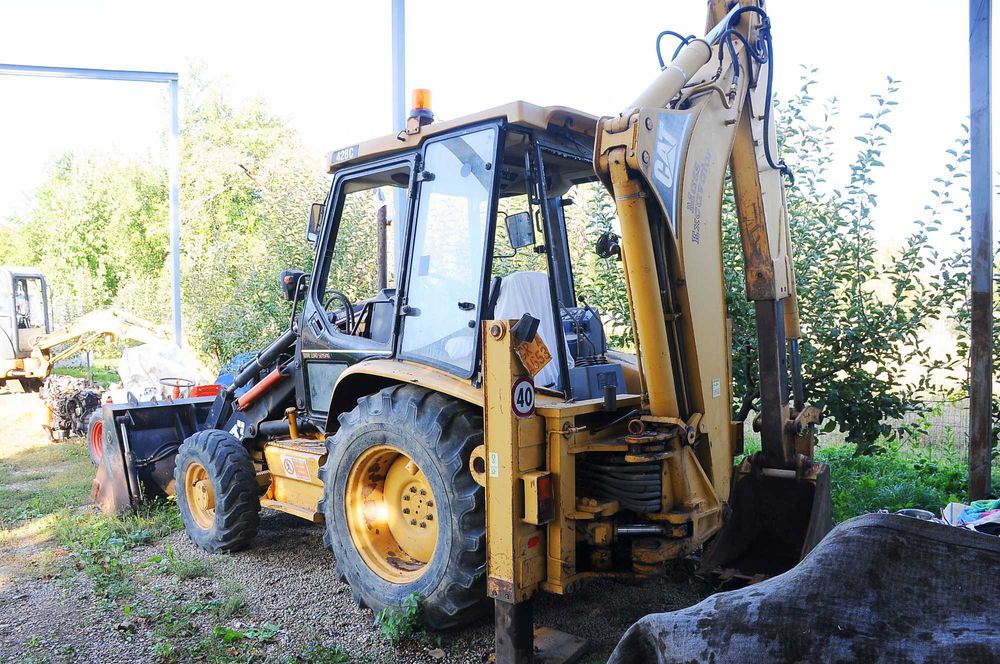 Buldoexcavator Caterpillar 428C an 1998 ore 3.700H, acte import Italia