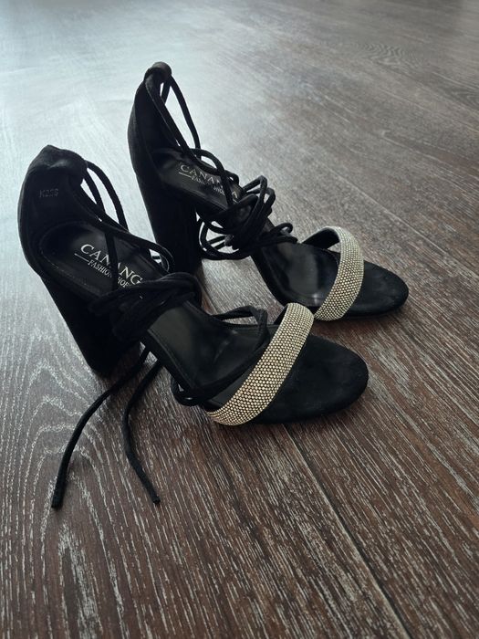 Продам босоножки