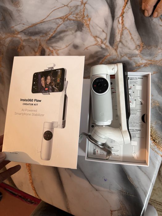 Продам стабилизатор Insta 360 flow creator kit
