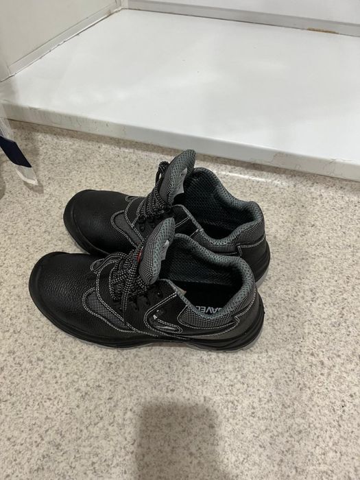 Продам спец обувь 43 р