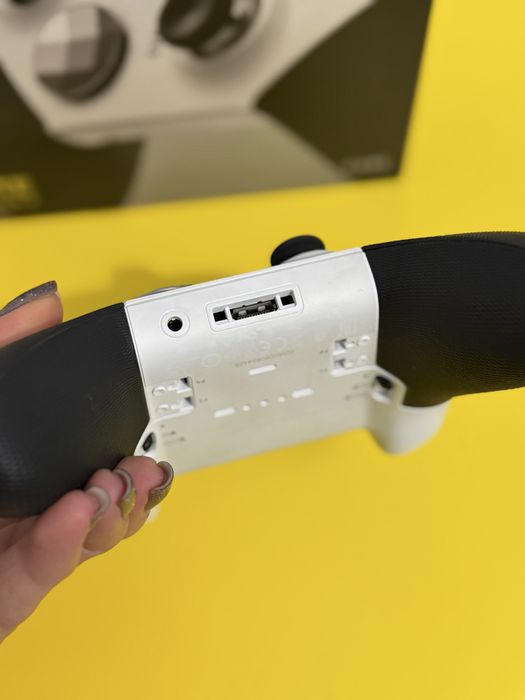 Controller Elite utilizat, dar impecabil