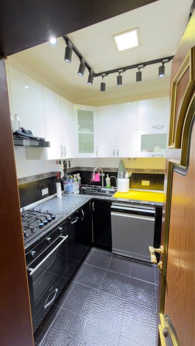 Продаю две 4х комнатные квартиры!