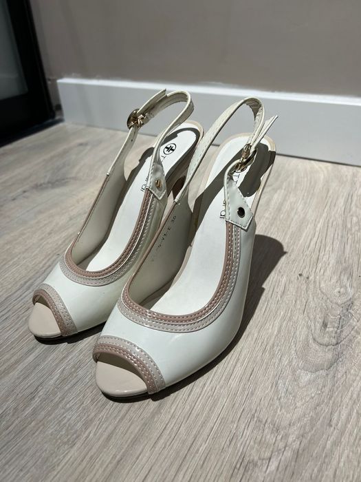 Продам босоножки