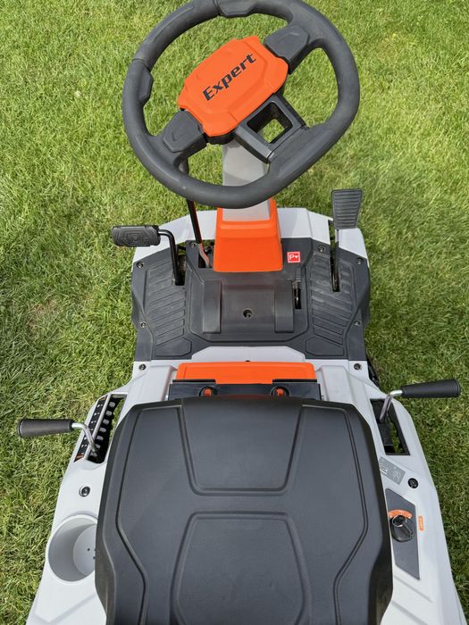 Tractoras de tuns iarba / gazon RURIS Expert 707 CVT