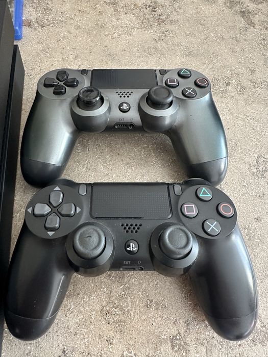 PlayStation 4 + 2 джойстика + 5 игр