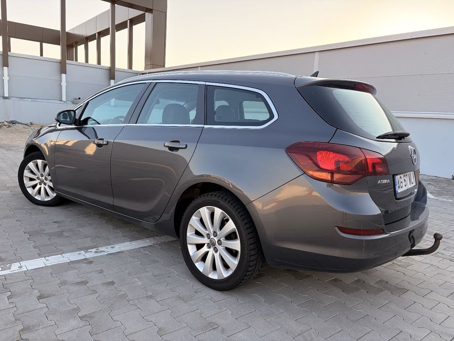 Opel Astra J break benzina 2011
