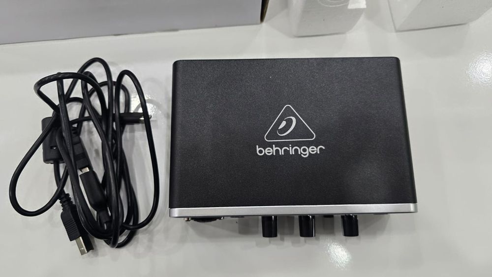 Звуковая карта BEHRINGER U-Phoria UMC22