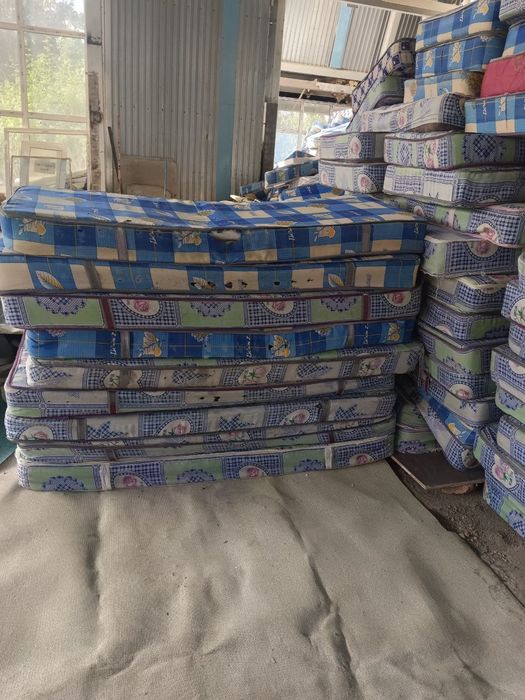 Krovatlar sotiladi matrasiyam bor