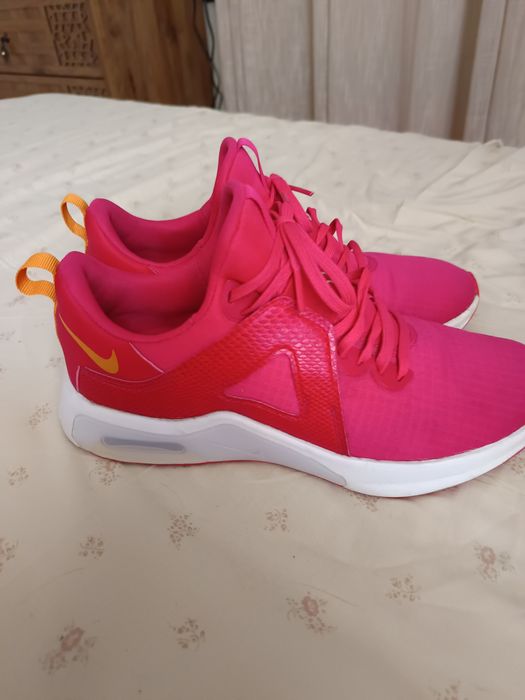 Красиви и удобни оригинални маратонкиNike