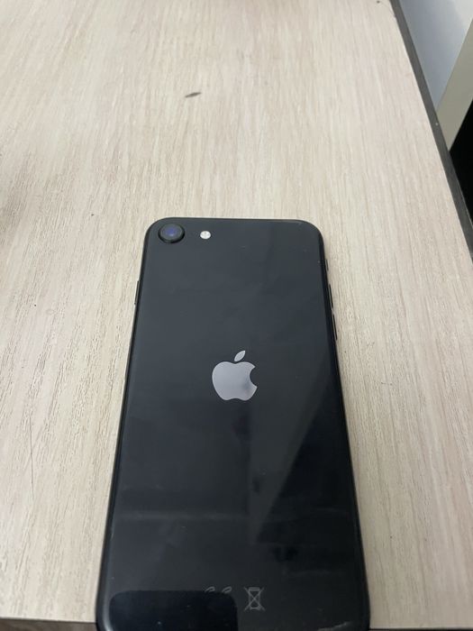Iphone se 2020 продам