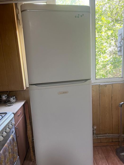Холодильник Ariston