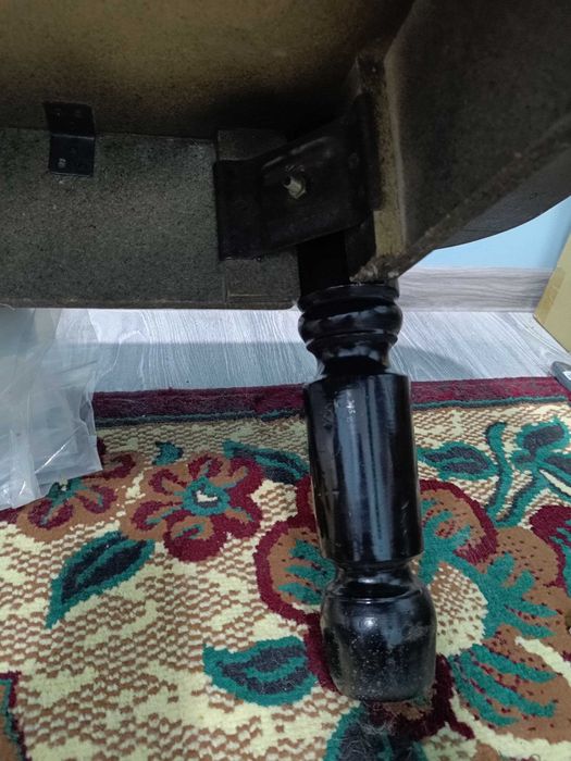 Продаю стол=хонтахта б/у. есть длинные и короткие ножки!