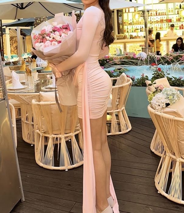 Розовое мини платье