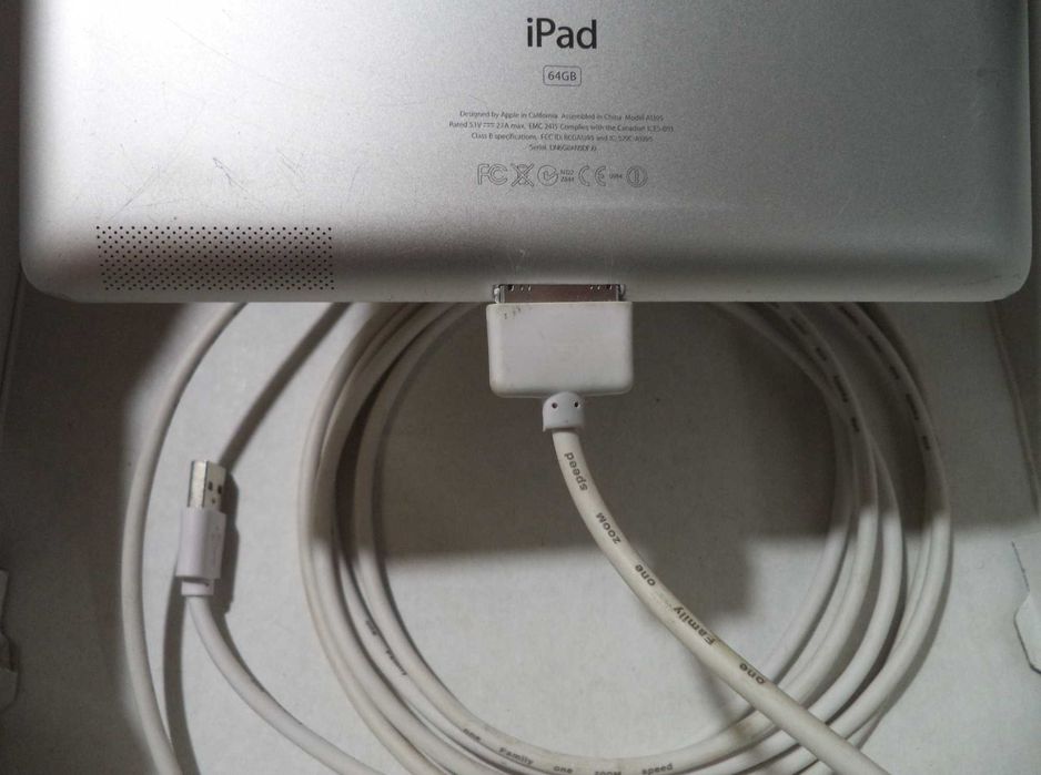 Работещ iPad 2 с кабел 3 метра и калъф