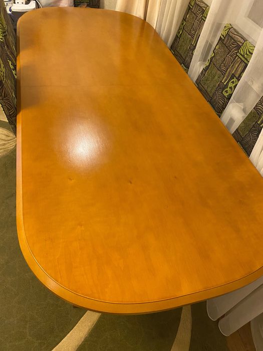 Стол в гостиную и стулья