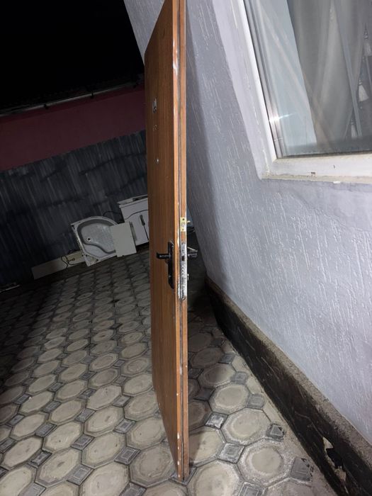 Продается входная дверь