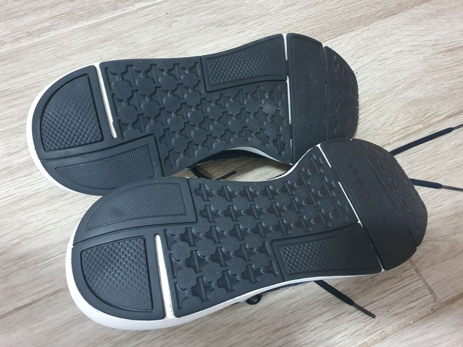 Маратонки Adidas Swift Run 22