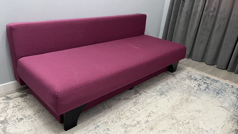 Продается диван-кровать 210 см х 90 см