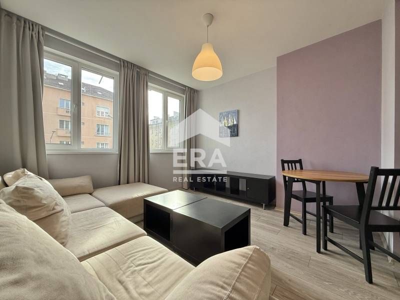 Дава се под наем Двустаен апартамент в София, Център - 40 кв.м за 648.21 € - Снимка #1