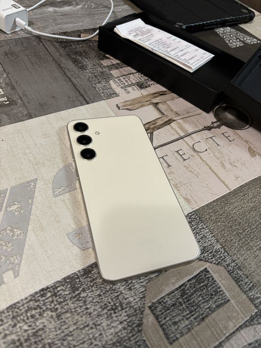 Samsung Galaxy S24 plus