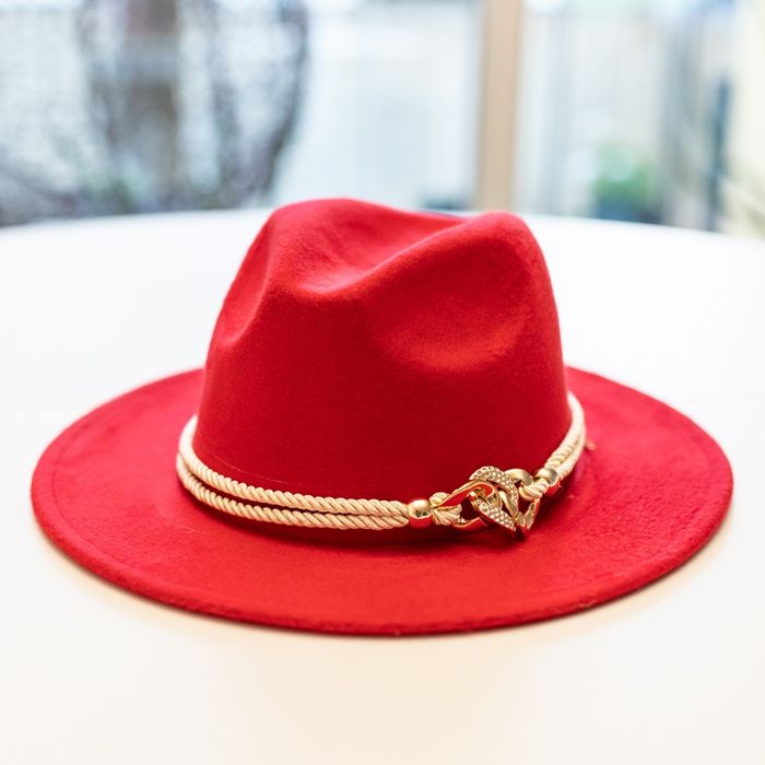 Vând pălării damă custom made