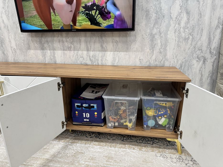 продам тумбу под телевизор