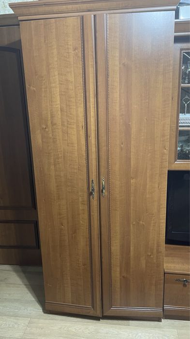 Продается стенка коричневого цвета