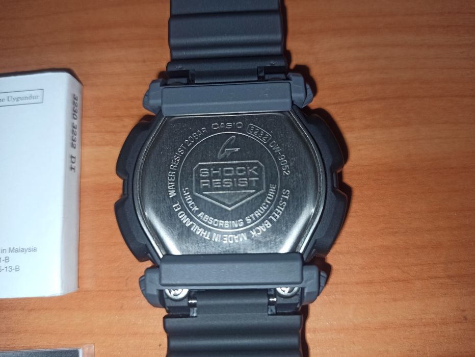 CASIO G-SHOCK DW-9052 часы
