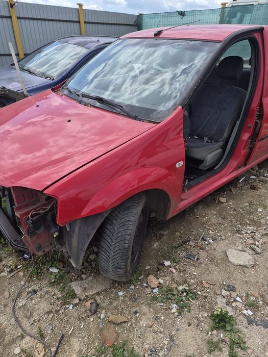Aripa stânga dreapta roșu dacia logan 2005-2012