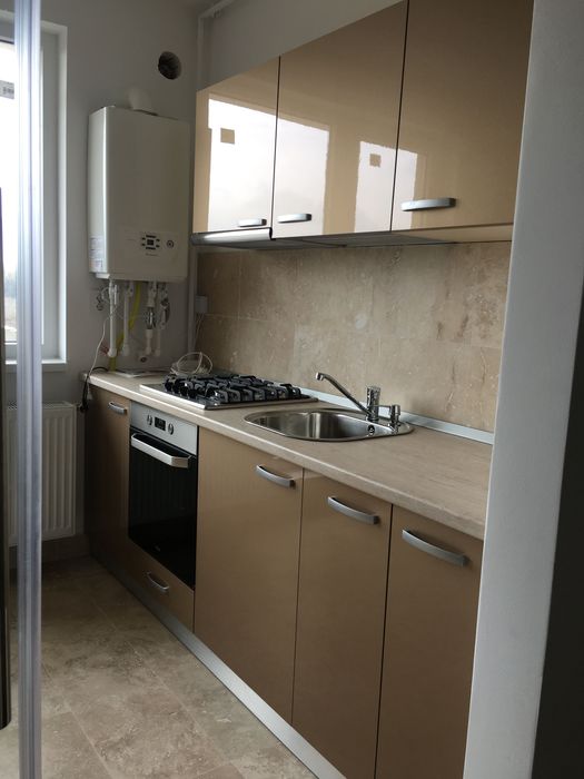 Închiriez apartament cu 2 camere